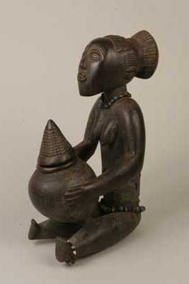 Luba (porteuse de coupe), d`afrique : Rép.démoncratique du Congo., statuette Luba (porteuse de coupe), masque ancien africain Luba (porteuse de coupe), art du Rép.démoncratique du Congo. - Art Africain, collection privées Belgique. Statue africaine de la tribu des Luba (porteuse de coupe), provenant du Rép.démoncratique du Congo., 512/907.Porteuse de coupe Luba.ATELIER DU
MAITRE DES TROIS RIVIERES:Récoltée par le père Verwilghen.les trois cours d