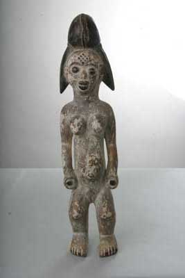 Pounou(Statue), d`afrique : Gabon, statuette Pounou(Statue), masque ancien africain Pounou(Statue), art du Gabon - Art Africain, collection privées Belgique. Statue africaine de la tribu des Pounou(Statue), provenant du Gabon, 535/123.Statue Pounou,ancêtre féminine se  tenant debout,les jambes légèrement pliées, les bras tendus ,tenant une calabasse dans chaque main.Coiffure à coque centrale et deux tresses retombant sur les oreilles. des scarifications sur le visage.Bois pigments noir et caolin blanc.1ère moitié du 20eme sc.(Oumar Sylla). art,culture,masque,statue,statuette,pot,ivoire,exposition,expo,masque original,masques,statues,statuettes,pots,expositions,expo,masques originaux,collectionneur d`art,art africain,culture africaine,masque africain,statue africaine,statuette africaine,pot africain,ivoire africain,exposition africain,expo africain,masque origina africainl,masques africains,statues africaines,statuettes africaines,pots africains,expositions africaines,expo africaines,masques originaux  africains,collectionneur d`art africain