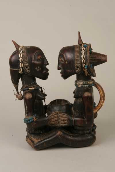 Luba.(porteuse de coupe), d`afrique : Rép.dém. du Congo., statuette Luba.(porteuse de coupe), masque ancien africain Luba.(porteuse de coupe), art du Rép.dém. du Congo. - Art Africain, collection privées Belgique. Statue africaine de la tribu des Luba.(porteuse de coupe), provenant du Rép.dém. du Congo., 542/930.Les femmes occupent une place importante dans l