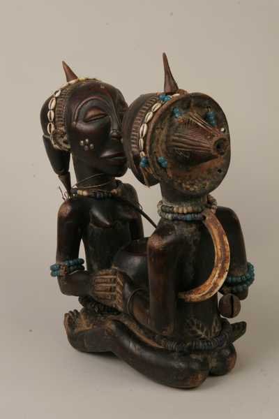 Luba.(porteuse de coupe), d`afrique : Rép.dém. du Congo., statuette Luba.(porteuse de coupe), masque ancien africain Luba.(porteuse de coupe), art du Rép.dém. du Congo. - Art Africain, collection privées Belgique. Statue africaine de la tribu des Luba.(porteuse de coupe), provenant du Rép.dém. du Congo., 542/930.Les femmes occupent une place importante dans l