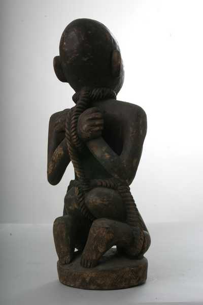 Congo (statue), d`afrique : Rép.démoncratique du Congo., statuette Congo (statue), masque ancien africain Congo (statue), art du Rép.démoncratique du Congo. - Art Africain, collection privées Belgique. Statue africaine de la tribu des Congo (statue), provenant du Rép.démoncratique du Congo., 583/126.Statue de condamné à mort. astucieusement faite. h.52cm.Il est impossible au condamné d