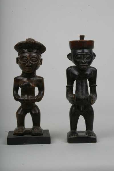 Tchokwe (statuettes), d`afrique : république dém. du Congo., statuette Tchokwe (statuettes), masque ancien africain Tchokwe (statuettes), art du république dém. du Congo. - Art Africain, collection privées Belgique. Statue africaine de la tribu des Tchokwe (statuettes), provenant du république dém. du Congo., 595/375.Petites statues Tchokwé l