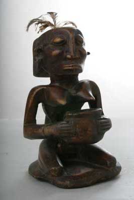 Luba (porteur de coupe), d`afrique : Rép.démoncratique du Congo., statuette Luba (porteur de coupe), masque ancien africain Luba (porteur de coupe), art du Rép.démoncratique du Congo. - Art Africain, collection privées Belgique. Statue africaine de la tribu des Luba (porteur de coupe), provenant du Rép.démoncratique du Congo., 6/161.Porteuse de coupe Luba.Femme ancêtre à genoux,portant une coupe des deux mains.Vu l