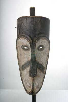 fang(masque), d`afrique : Gabon, statuette fang(masque), masque ancien africain fang(masque), art du Gabon - Art Africain, collection privées Belgique. Statue africaine de la tribu des fang(masque), provenant du Gabon, 648/140.Très beau masque Ngil Fang,qui présente des traits allongés et un visage en forme de coeur; bois h62cm.pigment blanc et noir.Ce masque avait une fonction judicière chez les Fangs.Fin 19eme,début 20eme sc.Les masques Ngil furent interdits par les autorités coloniales françaises vers les années 10,suite à une série de meurtres rituels(Simon duchastel de la Howarderie). art,culture,masque,statue,statuette,pot,ivoire,exposition,expo,masque original,masques,statues,statuettes,pots,expositions,expo,masques originaux,collectionneur d`art,art africain,culture africaine,masque africain,statue africaine,statuette africaine,pot africain,ivoire africain,exposition africain,expo africain,masque origina africainl,masques africains,statues africaines,statuettes africaines,pots africains,expositions africaines,expo africaines,masques originaux  africains,collectionneur d`art africain