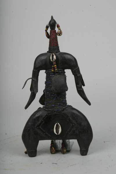 Nemji (poupée), d`afrique : cameroun, statuette Nemji (poupée), masque ancien africain Nemji (poupée), art du cameroun - Art Africain, collection privées Belgique. Statue africaine de la tribu des Nemji (poupée), provenant du cameroun, 68/224.Les namji sont connus pour leurs poupées sculptées aux traits fort stylisés. Elle est décorée de colliers de perles multicolores,de cauries,de sachets de substances magiques,de cuir,une sonette en cuivre et une pièce d