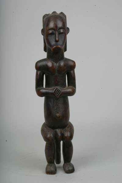 Fang (statue) , d`afrique : Gabon, statuette Fang (statue) , masque ancien africain Fang (statue) , art du Gabon - Art Africain, collection privées Belgique. Statue africaine de la tribu des Fang (statue) , provenant du Gabon, 71/227.Statue Fang Mvai,reconnaisable à son casque-perruque à trois crêtes triangulaires.Homme nu assis les deux mains jointes sur son abdomen.H.56,5cm.milieu du 20eme sc.bois très léger.(Nafaya). art,culture,masque,statue,statuette,pot,ivoire,exposition,expo,masque original,masques,statues,statuettes,pots,expositions,expo,masques originaux,collectionneur d`art,art africain,culture africaine,masque africain,statue africaine,statuette africaine,pot africain,ivoire africain,exposition africain,expo africain,masque origina africainl,masques africains,statues africaines,statuettes africaines,pots africains,expositions africaines,expo africaines,masques originaux  africains,collectionneur d`art africain