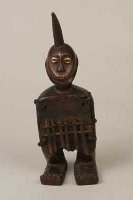 Lega (kalimba), d`afrique : Rép.démoncratique du Congo., statuette Lega (kalimba), masque ancien africain Lega (kalimba), art du Rép.démoncratique du Congo. - Art Africain, collection privées Belgique. Statue africaine de la tribu des Lega (kalimba), provenant du Rép.démoncratique du Congo., 75/     Instrument de musique Lega à lamelles en bois h.t.40 cm.,sous l