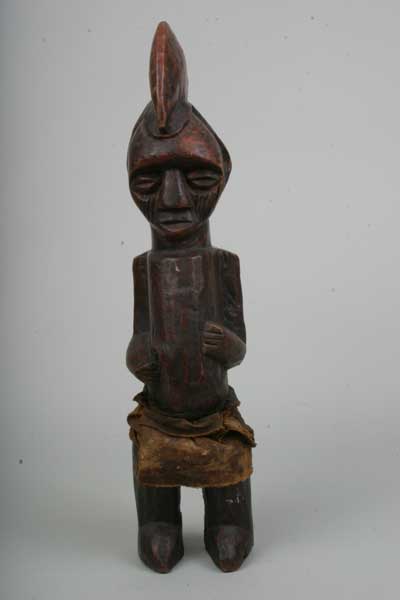 TEKE ( Mfinu), d`afrique : Rép. dém. Congo (Zaire), statuette TEKE ( Mfinu), masque ancien africain TEKE ( Mfinu), art du Rép. dém. Congo (Zaire) - Art Africain, collection privées Belgique. Statue africaine de la tribu des TEKE ( Mfinu), provenant du Rép. dém. Congo (Zaire), 770statuette mfinu h.58cm.bois ,fibres vielle patine rougâtre. Une grosse crête  la tête plus ronde que les Teke,le visage strié ,les bras sur le ventre,les jambes légèrement pliés et pas de barbe.Les mfinu sont groupés en petite entités dirigées par un chef,appelé MBE(Minga). art,culture,masque,statue,statuette,pot,ivoire,exposition,expo,masque original,masques,statues,statuettes,pots,expositions,expo,masques originaux,collectionneur d`art,art africain,culture africaine,masque africain,statue africaine,statuette africaine,pot africain,ivoire africain,exposition africain,expo africain,masque origina africainl,masques africains,statues africaines,statuettes africaines,pots africains,expositions africaines,expo africaines,masques originaux  africains,collectionneur d`art africain