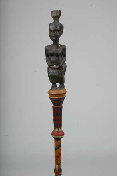 Ashanti(canne), d`afrique : Ghana, statuette Ashanti(canne), masque ancien africain Ashanti(canne), art du Ghana - Art Africain, collection privées Belgique. Statue africaine de la tribu des Ashanti(canne), provenant du Ghana, 799/1594.Canne de chef h.70cm.1ère moitié du 20eme sc.Canne royale très collorée avec femme debout très digne,tenant une boule de pembe (poudre blanche) dans les mains.1ère moitiéb du 20eme sc.(Nafaya). art,culture,masque,statue,statuette,pot,ivoire,exposition,expo,masque original,masques,statues,statuettes,pots,expositions,expo,masques originaux,collectionneur d`art,art africain,culture africaine,masque africain,statue africaine,statuette africaine,pot africain,ivoire africain,exposition africain,expo africain,masque origina africainl,masques africains,statues africaines,statuettes africaines,pots africains,expositions africaines,expo africaines,masques originaux  africains,collectionneur d`art africain