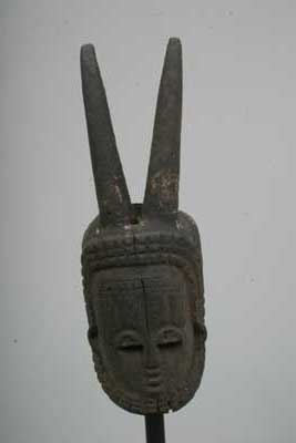 Benin(masque), d`afrique : Bénin, statuette Benin(masque), masque ancien africain Benin(masque), art du Bénin - Art Africain, collection privées Belgique. Statue africaine de la tribu des Benin(masque), provenant du Bénin, 802.Les masques en bois sont très rares au Bénin.h.48cm.représentant une figure humaine avec des cornes. 19 eme début 20eme sc.(Nafaya). art,culture,masque,statue,statuette,pot,ivoire,exposition,expo,masque original,masques,statues,statuettes,pots,expositions,expo,masques originaux,collectionneur d`art,art africain,culture africaine,masque africain,statue africaine,statuette africaine,pot africain,ivoire africain,exposition africain,expo africain,masque origina africainl,masques africains,statues africaines,statuettes africaines,pots africains,expositions africaines,expo africaines,masques originaux  africains,collectionneur d`art africain