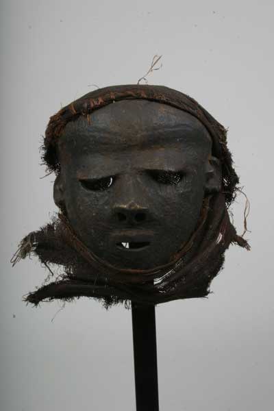Pende (masque), d`afrique : Rép. dém. Congo (Zaire), statuette Pende (masque), masque ancien africain Pende (masque), art du Rép. dém. Congo (Zaire) - Art Africain, collection privées Belgique. Statue africaine de la tribu des Pende (masque), provenant du Rép. dém. Congo (Zaire), (841)masque de dance Pendé Mbuya ya Ngobo(prosttuée.) h.26cm.bois,pigment noir,tissu en fibres.1ère moitié du 20eme sc.
(Minga)

Zwarte Pende masker Mbuya wa Ngobo(prostitueê)26cm.h.:hout met zwarte patina
vezelstof.:1ste helft van de 20ste eeuw.. art,culture,masque,statue,statuette,pot,ivoire,exposition,expo,masque original,masques,statues,statuettes,pots,expositions,expo,masques originaux,collectionneur d`art,art africain,culture africaine,masque africain,statue africaine,statuette africaine,pot africain,ivoire africain,exposition africain,expo africain,masque origina africainl,masques africains,statues africaines,statuettes africaines,pots africains,expositions africaines,expo africaines,masques originaux  africains,collectionneur d`art africain