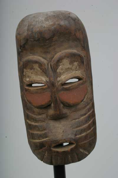 Bembe (Bassikassingo)masque, d`afrique : Rép.démoncratique du Congo., statuette Bembe (Bassikassingo)masque, masque ancien africain Bembe (Bassikassingo)masque, art du Rép.démoncratique du Congo. - Art Africain, collection privées Belgique. Statue africaine de la tribu des Bembe (Bassikassingo)masque, provenant du Rép.démoncratique du Congo., 85/242.Masque plat Bembe,utilisé lors de la circoncision.Les yeux en orbites en forme d