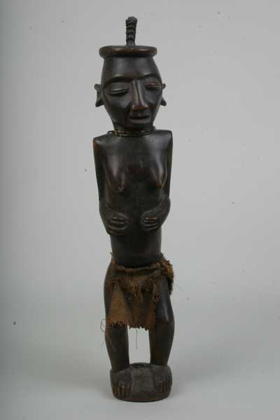 yaka(statue), d`afrique : Rép.dém. du Congo., statuette yaka(statue), masque ancien africain yaka(statue), art du Rép.dém. du Congo. - Art Africain, collection privées Belgique. Statue africaine de la tribu des yaka(statue), provenant du Rép.dém. du Congo., 853/ ancienne statuette YAKA femme debout les deux mains sur l