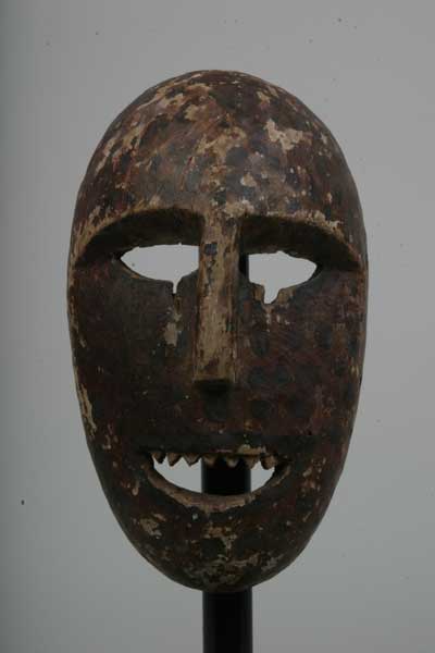 Kumu (masque), d`afrique : Rép. dém. Congo (Zaire), statuette Kumu (masque), masque ancien africain Kumu (masque), art du Rép. dém. Congo (Zaire) - Art Africain, collection privées Belgique. Statue africaine de la tribu des Kumu (masque), provenant du Rép. dém. Congo (Zaire), 869 Vieux masque male Kumu h.32 cm. appelé NSEMBU utilisé lors de la mort d