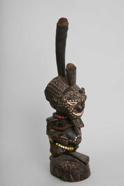 Songyé (statue), d`afrique : Rép.démoncratique du Congo., statuette Songyé (statue), masque ancien africain Songyé (statue), art du Rép.démoncratique du Congo. - Art Africain, collection privées Belgique. Statue africaine de la tribu des Songyé (statue), provenant du Rép.démoncratique du Congo., 995/43..Fétiche h.36cm+19cm de corne,qui contiennent les substances magiques  bois,collier de vieilles perles,des clous, des cauries,du fer,du kaolin autour des yeux et de la bouche.datant de la 1ère moitié du 20eme sc.(Verwilghen)

Songe fetisj 36cm.h.+19cm.hoorn vol met magische produkten.De ogen en de mond zijn wit bedekt met kaolin.Hout met bruine patina,oude parelsnoeren rond de hals en de heupen,ijzer,vezels,produits magiques.1ère moitié du 20eme sc.





. art,culture,masque,statue,statuette,pot,ivoire,exposition,expo,masque original,masques,statues,statuettes,pots,expositions,expo,masques originaux,collectionneur d`art,art africain,culture africaine,masque africain,statue africaine,statuette africaine,pot africain,ivoire africain,exposition africain,expo africain,masque origina africainl,masques africains,statues africaines,statuettes africaines,pots africains,expositions africaines,expo africaines,masques originaux  africains,collectionneur d`art africain